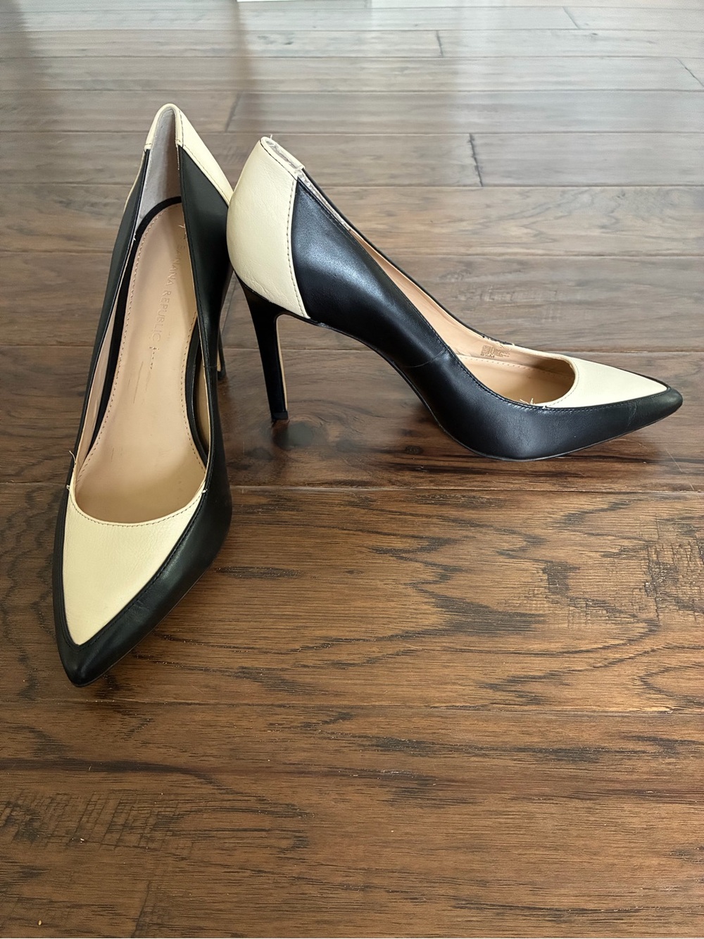 Banana Republic Black and Cream Pumps